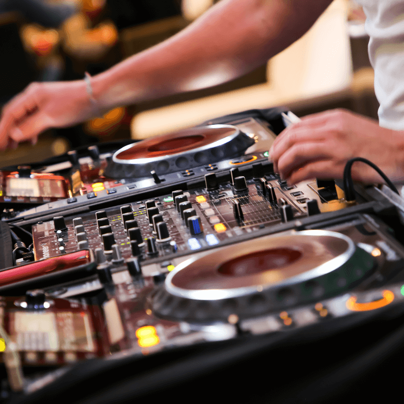 Élégance, ambiance feutrée et DJ set en live : votre soirée du 22 juin commence ici !